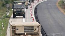 Přejezd kolony vojenských vozidel armády USA z Vyškova do Maďarska.
