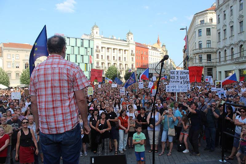 V Brně podle organizátorů demonstrovalo nejméně pět tisíc lidí.