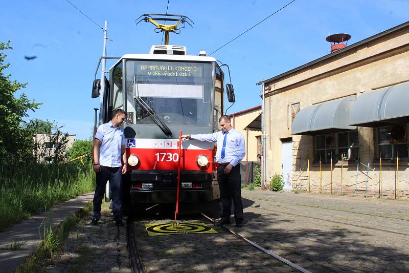 Řidiči brněnského dopravního podniku v pondělí od rána trénovali na soutěž řidičů tramvají, která se koná v sobotu v Lipsku.