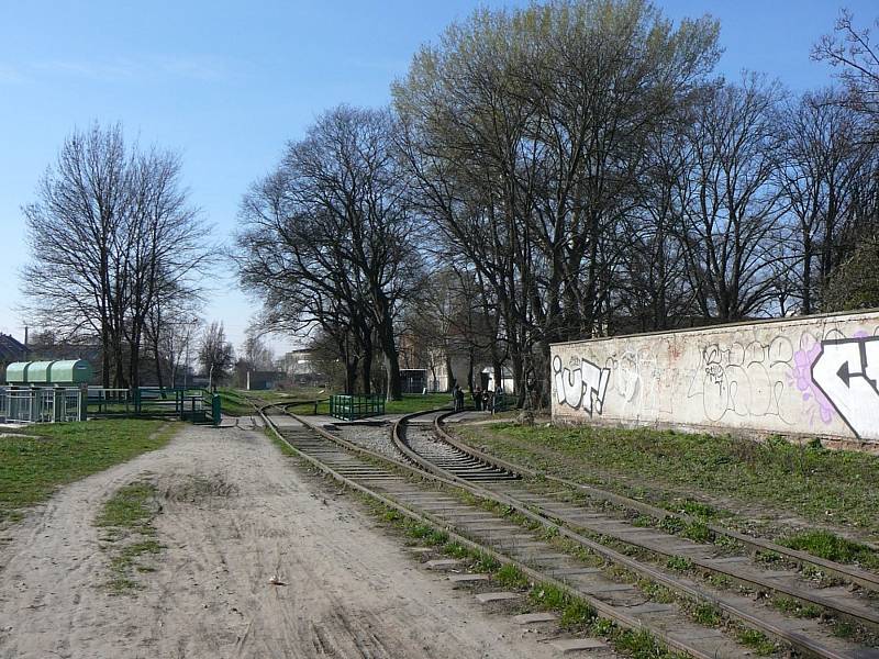 Radlas za obchodním centrem Albert.