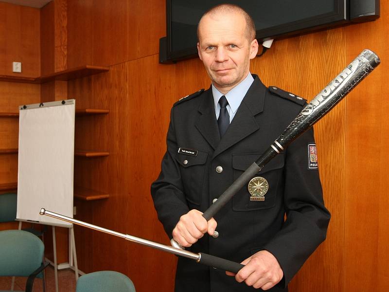 K vydírání osmadvacetiletého podnikatele použili i baseballovou pálku (na snímku mluvčí policistů z Brněnska Bohumil Malášek).