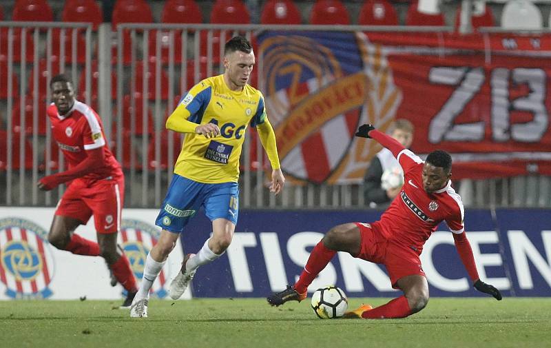 Fotbalisté brněnské Zbrojovky ve čtrnáctém kole domácí nejvyšší soutěže porazili brankou Michala Škody Teplice 1:0.