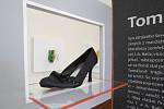 Architektonické řešení výstavy využívá úryvků z textů baťovců, reklamních sloganů i různých typů bot z dílny legendární obuvnické firmy.  
