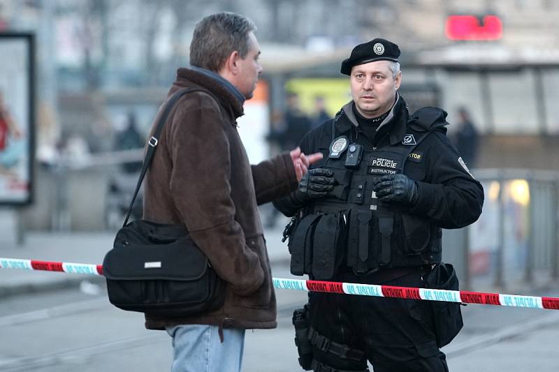 Policisté uzavřeli brněnské hlavní nádraží.