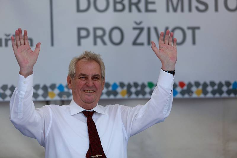 Třetí a zároveň závěrečný den prezidenta České republiky na návštěvě Jihomoravského kraje strávil Miloš Zeman v Brně a Kuřimi.