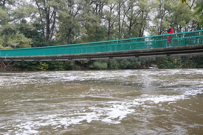 Brno 16.10.2020 - řeka Svratka a splav v Komíně