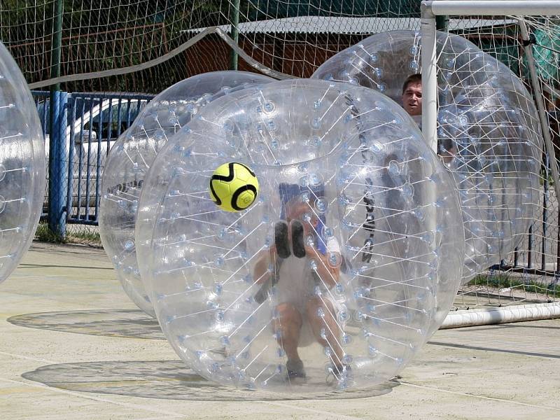 Bublinový fotbal.