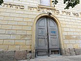 Oprava židovské synagogy z 19. století bude stát téměř 50 milionů korun. Zda k ní v nejbližší době dojde, rozhodne úspěch žádosti o dotace. Obec ji nechá zpracovat za půl milionu korun.