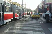 V Renneské ulici v Brně srazila tramvaj chodce.