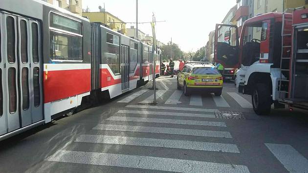 V Renneské ulici v Brně srazila tramvaj chodce.