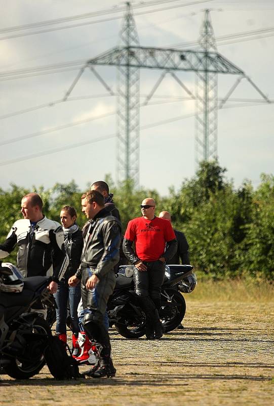 Protestní jízdy na Prahu na podporu brněnské Velké ceny se zúčastnilo několik stovek motorkářů. 