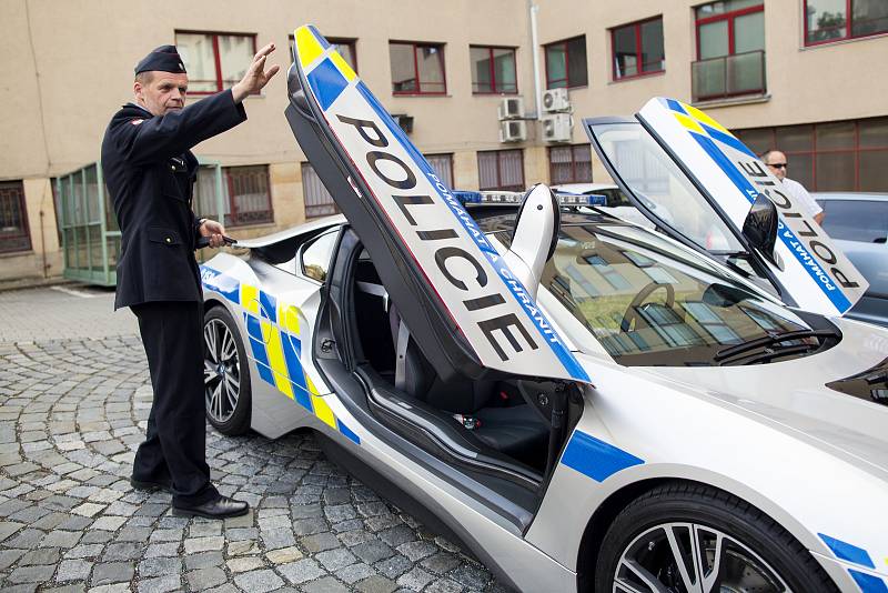 Nové policejní BMW i8, které má zapůjčené jihomoravská dopravní policie.