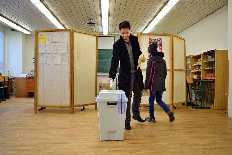 Volební místnost na základní škole Vejrostova v Bystrci.