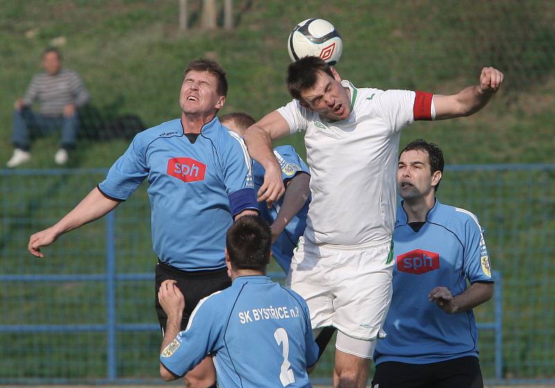 Bohunice (v bílém) podlehly v důležitém záchranářském souboji 1:2 Bystřici nad Pernštejnem.