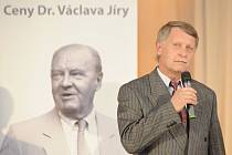 Bývalý reprezentant František Štambacher převzal fotbalovou Cenu Dr. Václava Jíry.