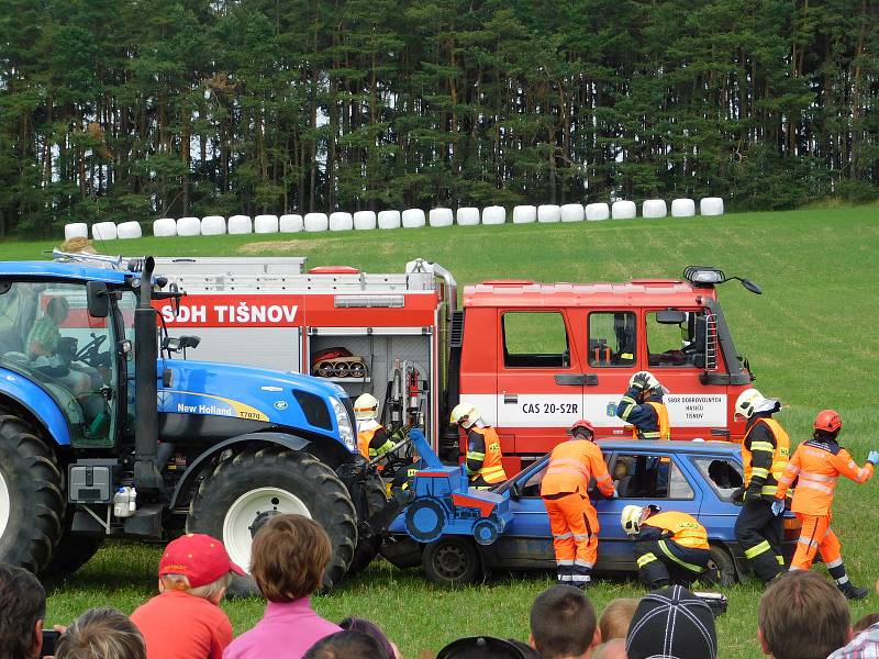 Návštěvníky lákají na traktory. Už šest let místní hasiči pořádají velkou akci TraktorŠOU, na kterou se sjíždí zemědělská technika tovární výroby.