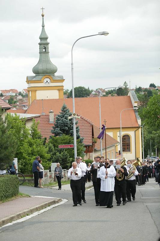 Pohřeb a uložení urny v rodném hrobě Libuše Šafránkové ve městě Šlapanice.