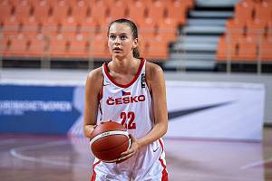 Osmnáctiletá basketbalistka Emma Čechová už reprezentovala Českou republiku v mládežnických kategoriích.