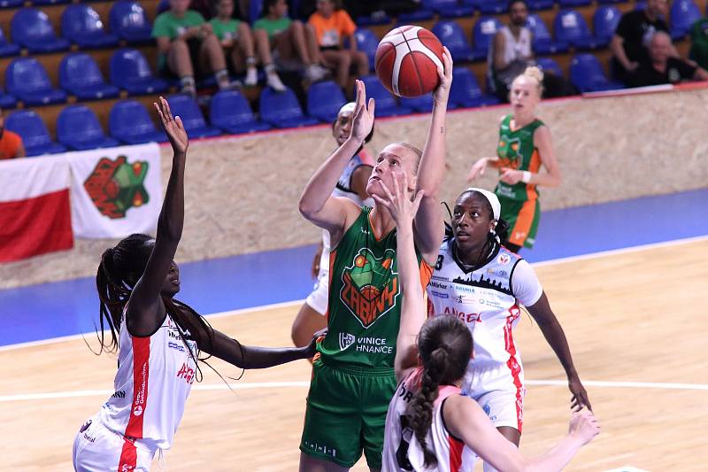 Basketbalistky Žabin (v zeleném) zdolaly německý Nördlingen i v nedělní odvetě, kdy vyhrály 80:73.
