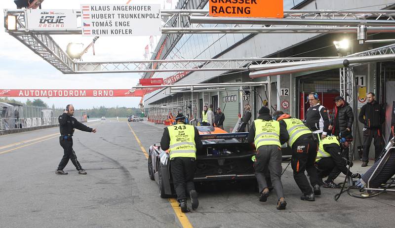  Tým Scuderia Praha s vozem Ferrari 488 GT3 obhájil na Masarykově okruhu v Brně prvenství ve vytrvalostním závodě Epilog, který se jel poprvé na 24 hodin a znamenal premiéru tohoto formátu na českém území.