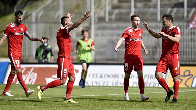 Zbrojovka Brno v červeném proti Třinci