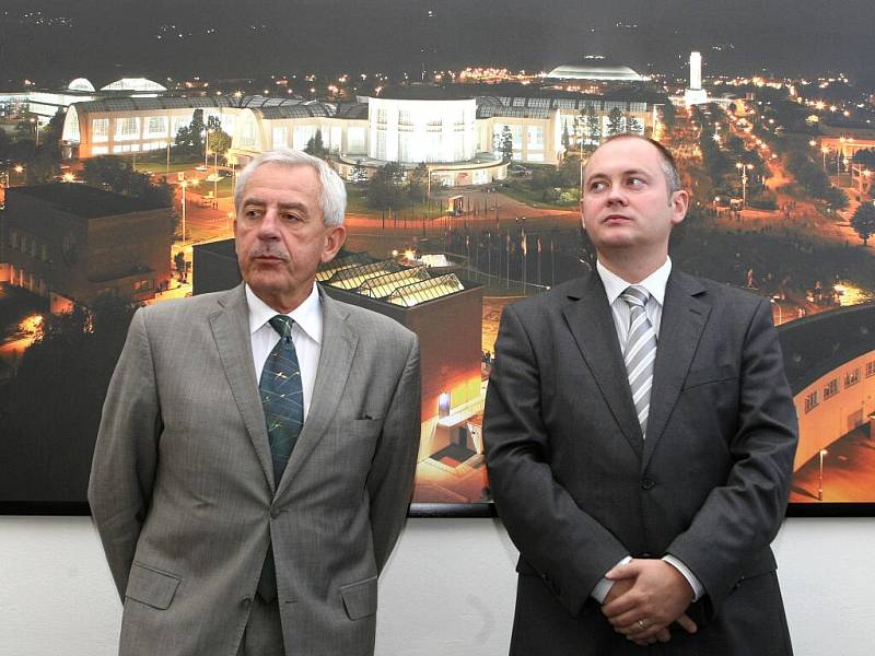 Ministr zdravotnictví Leoš Heger a jihomoravský hejtman Michal Hašek na jednání v areálu brněnského výstaviště.