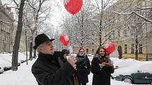 Čtvrt století od obnovení činnosti si ve středu připomněla brněnská diecézní charita. Na oslavu vypustila v pravé poledne do vzduchu pětadvacet balónků.
