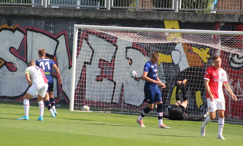 Fotbalisté Líšně (v modrém) porazili v generálce na ligu pražskou Slavii.