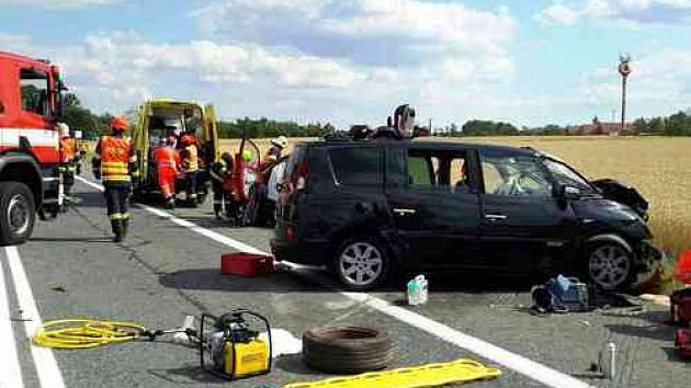 Řidička osobního auta při nehodě u Pohořelic vjela do protisměru a čelně se srazila s protijedoucím vozem.