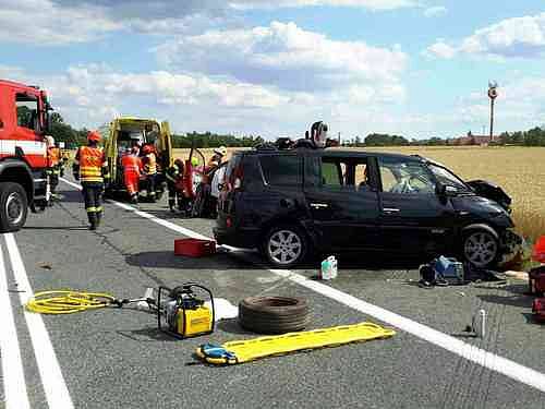 Řidička osobního auta při nehodě u Pohořelic vjela do protisměru a čelně se srazila s protijedoucím vozem.