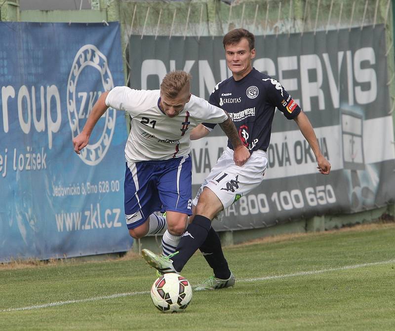 Fotbalisté Líšně v Moravskoslezské lize v posledních třech kolech soutěže porazili HFK Olomouc 5:0, rezervu mistrovské Sigmy 2:1 na jejím hřišti a v sobotu doma (na snímku) zakončili ročník výhrou 2:1 nad 1. FC Slovácko B. 