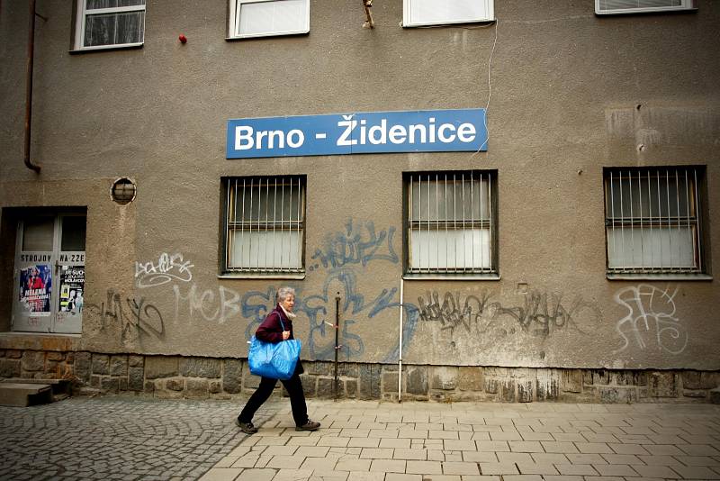 Stávka dopravců v Jihomoravském kraji. Hlavní nádraží v Brně a zastávka Brno-Židenice.