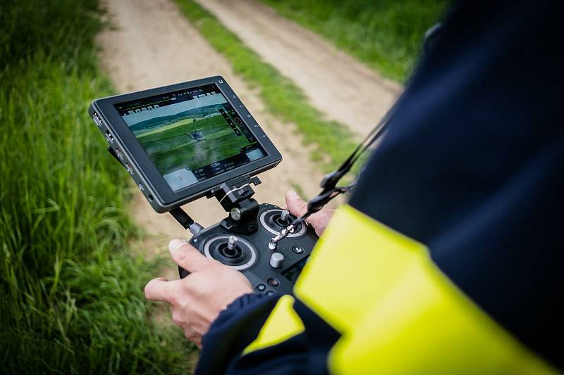 U rozsáhlých požárů lesních porostů i v nepřístupném terénu pomůže jihomoravským hasičům nový dron.