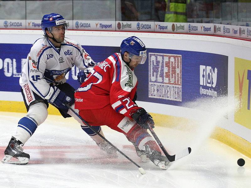 Česká hokejová reprezentace (v červeném) porazila v přípravném utkání ve Znojmě Finsko 4:1.