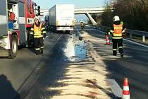 Ranní nehoda dvou kamionů na třetím kilometru dálnice D2 ve směru na Brno.