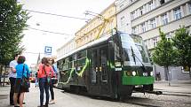 Nový multižánrový festival Maraton hudby Brno 2016 odstartoval v pátek svým úvodním dnem. Jednou z atrakcí byla Šalina pub, která poprvé od šesti hodin večer a poté v hodinových intervalech vyjížděla z náměstí Svobody. 