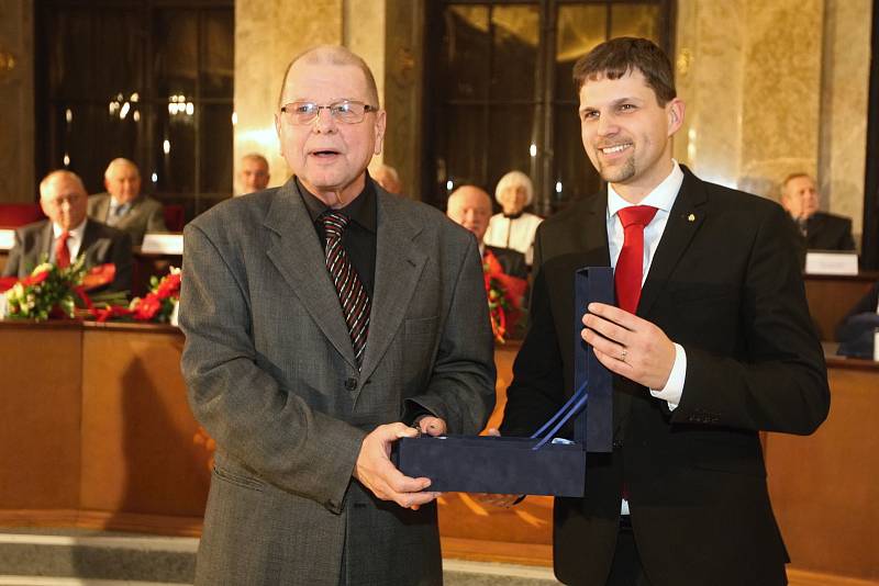 Předávání Cen města Brna v sále zastupitelstva berněnské radnice.