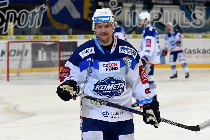 Domácí HC Kometa Brno (bílá) proti Mountfield HK (černá).