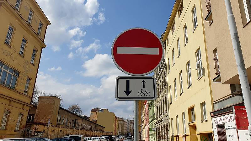 Nově vyznačená cykloobousměrka v Gorkého ulice v Brně.