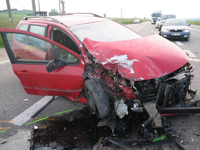 V neděli brzo ráno v Brně ukradl autobus značky Karosa a vydal se na projížďku přes Ostopovice do Uherského Brodu. Tam v autobusu přespal. Následující den boural u obce Hodějice na Vyškovsku.