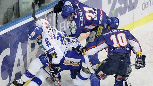 Kometa ve 43. kole v přímém souboji porazila Kladno 3:1.