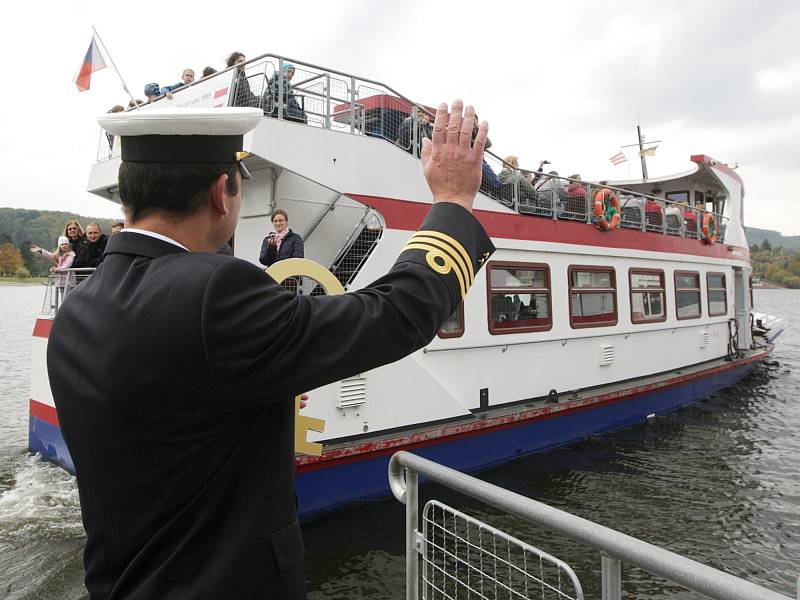 Asi dvě stovky lidí se přišly v neděli rozloučit s letošní plavební sezonou na Brněnské přehradě. Ta byla jubilejní sedmdesátá. 