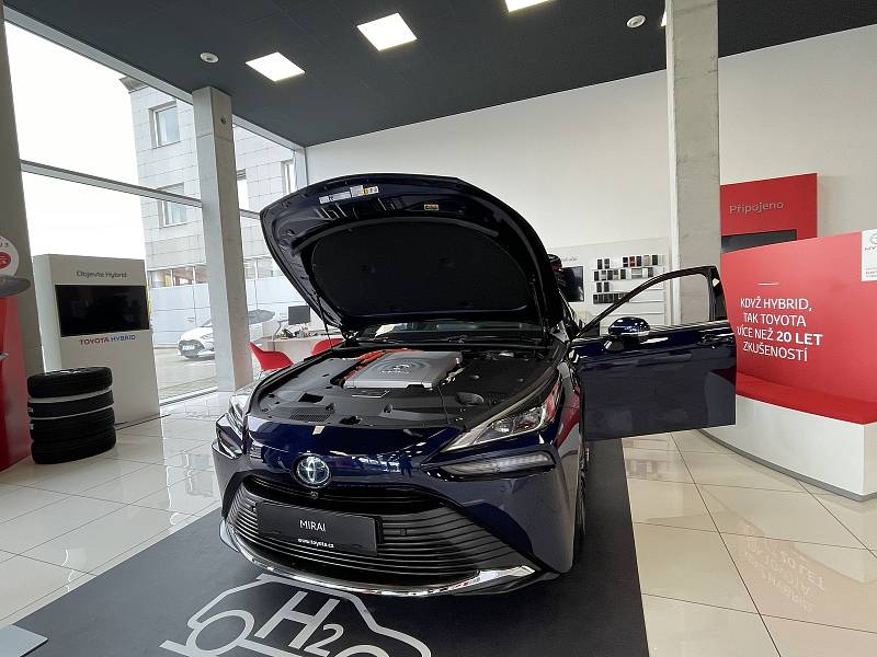 Ojedinělý vodíkový vůz představila v pátek automobilka Toyota v brněnských Žabovřeskách