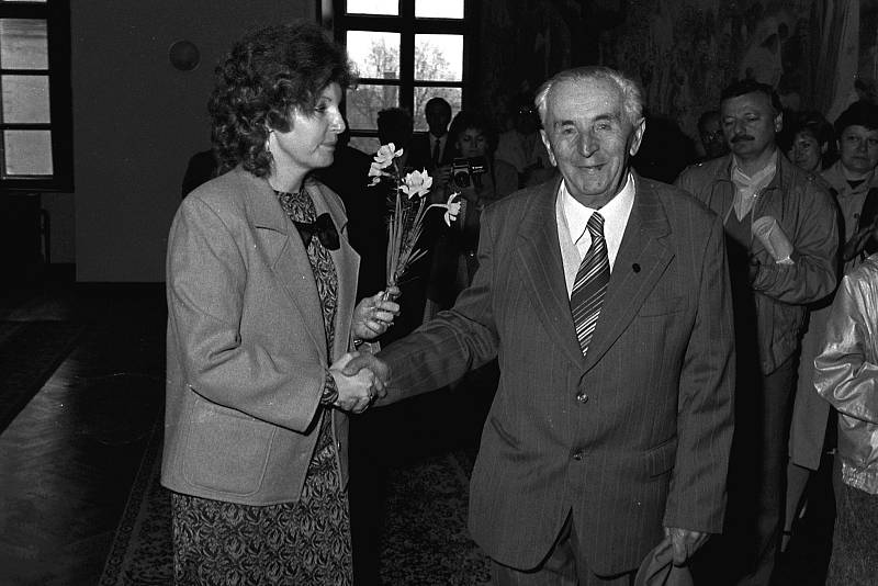 Rok 1989, rekonstrukce a pompézní znovuotevření výstavy. Na snímku Josef Staroštík.