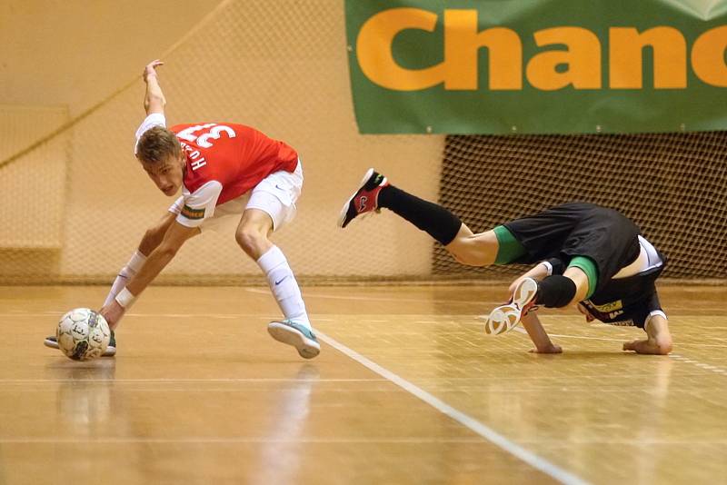 Futsalisté brněnského Tanga v pátek nestačili na pražskou Slavii a prohráli 2:5. 