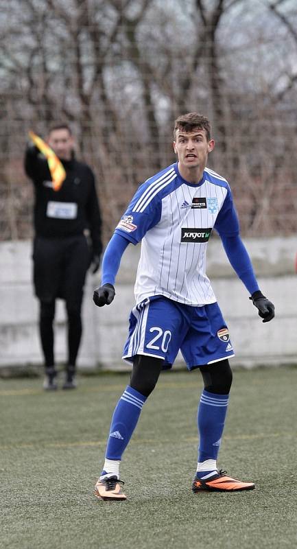 Jihomoravský souboj v Tipsport lize ovládlo Znojmo, které porazilo 1:0 brněnskou Zbrojovku (v červeném).