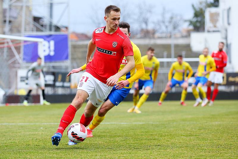 V generálce na jarní start druhé ligy brněnští fotbalisté (v červeném) zdolali Opavu 3:1.