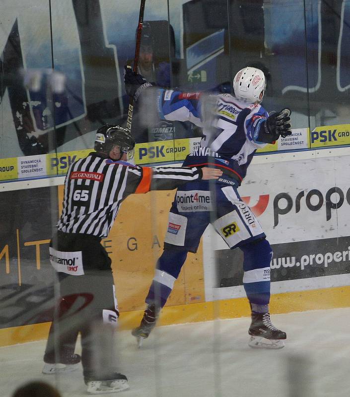 Hokejisté brněnské Komety v 47. extraligovém kole doma přetlačili Pardubice 2:1. Na snímku Radim Zohorna.