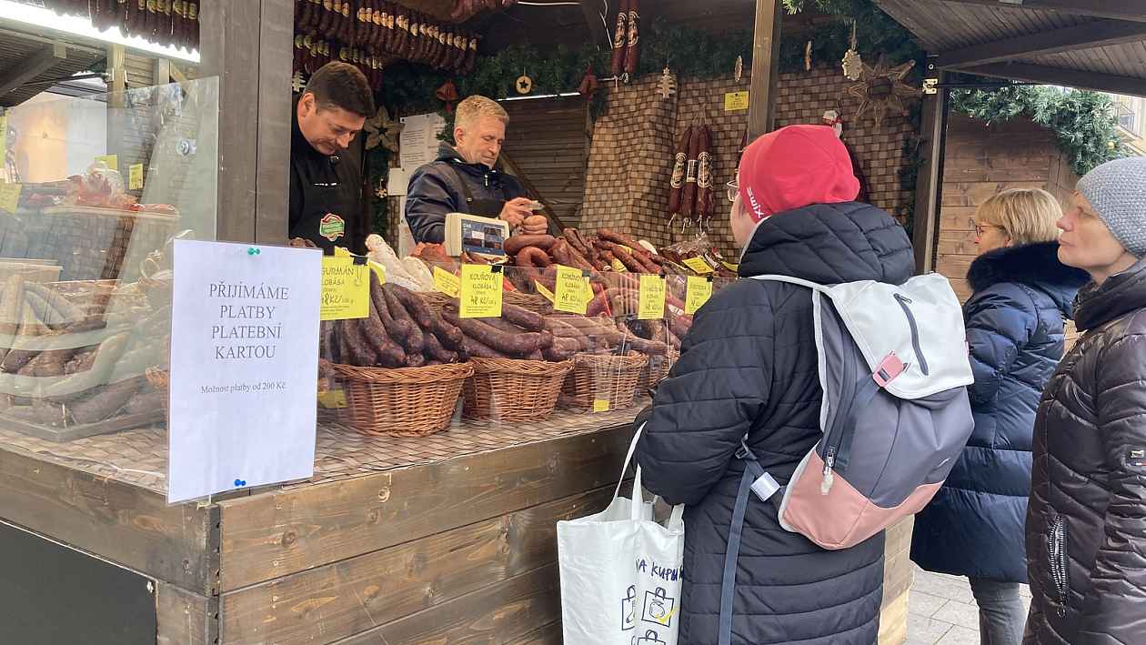 Drahota na vánočních trzích v Brně? Občerstvení pro rodinu i za sedm stovek