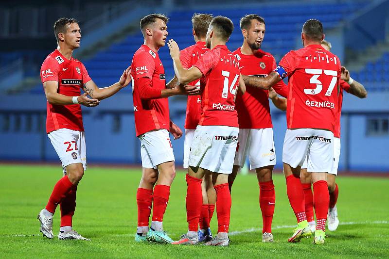 Brněnští fotbalisté (v červeném) deklasovali Ústí nad Labem 6:1.